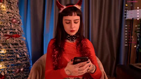 mika_moon_ online show from 12-31-24, 11:06