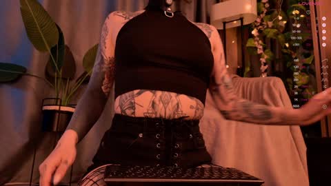 mika_moon_ online show from 01-10-25, 08:15