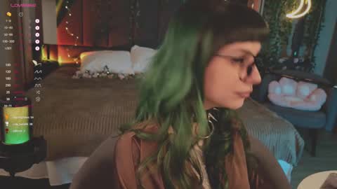 mika_moon_ online show from 03-07-25, 04:22