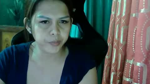 Mika online show from 11-16-25, 06:08