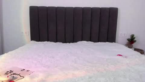 Mika online show from 02-15-25, 11:03