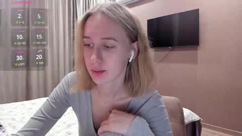 Mika online show from 10-31-25, 11:17