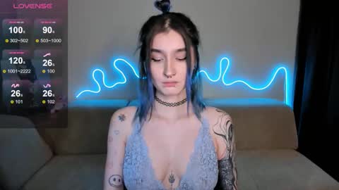 Mika online show from 10-18-25, 05:57