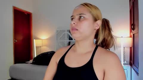 Mikaela blondie bigass online show from 02-04-26, 12:33
