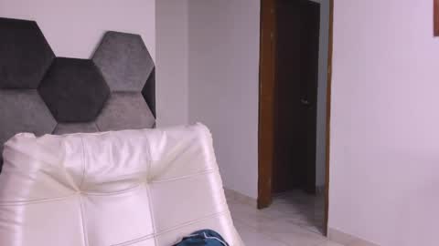 Mikaela blondie bigass online show from 04-18-26, 07:07