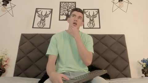 mikael online show from 02-17-25, 04:09