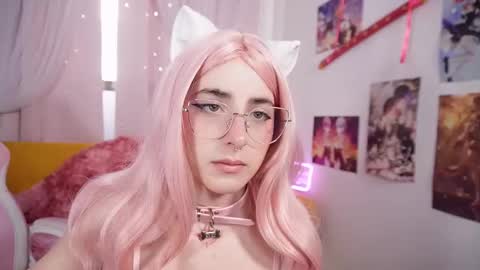 Snapshot of mikascarlet chatting on 11-04-25, 11:31 Mika online show from 11-04-25, 11:31