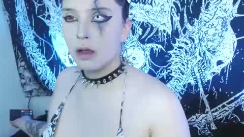 Mika online show from 03-13-26, 10:38