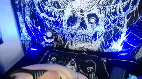 Mika online show from 04-20-26, 10:33