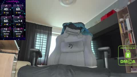 Snapshot of mikavfr chatting on 12-04-25, 09:07 Mika online show from 12-04-25, 09:07