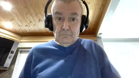 Snapshot of mike26051 chatting on 11-19-25, 01:22 mike26051 online show from 11-19-25, 01:22