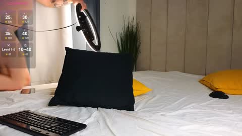 Snapshot of mike___magic chatting on 02-06-25, 02:04 Mike Magic online show from 02-06-25, 02:04