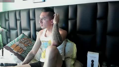 Snapshot of mike_bennet chatting on 04-12-26, 10:04 Mike Bennet Make me Cum Please online show from 04-12-26, 10:04
