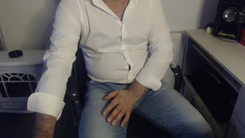 Snapshot of mike_master30 chatting on 01-14-25, 07:48 MikeMaster online show from 01-14-25, 07:48