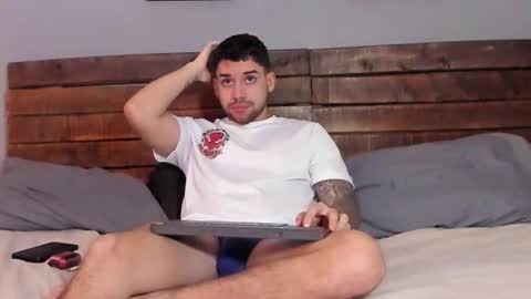 Snapshot of mike_montoya chatting on 01-18-26, 04:16 Mike Montoya online show from 01-18-26, 04:16