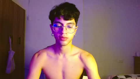 Mike Pineapple online show from 10-18-25, 04:04