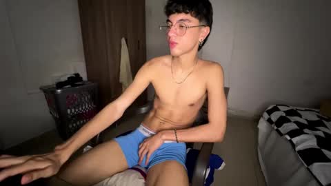 Mike Pineapple online show from 10-31-25, 03:40