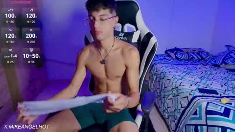 Mike Pineapple online show from 04-21-26, 03:46