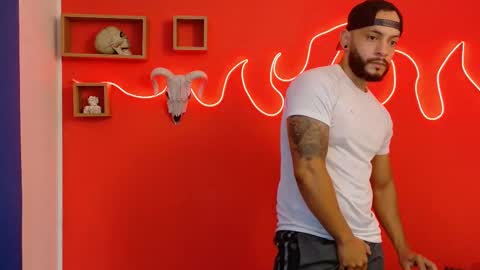 Snapshot of mike_savage3 chatting on 11-16-25, 12:00 Mike online show from 11-16-25, 12:00