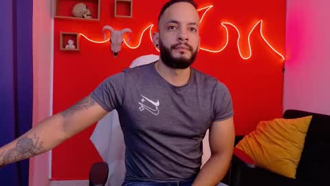 Snapshot of mike_savage3 chatting on 11-18-25, 12:20 Mike online show from 11-18-25, 12:20