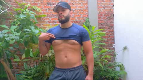 Snapshot of mike_savage3 chatting on 12-04-25, 12:47 Mike online show from 12-04-25, 12:47