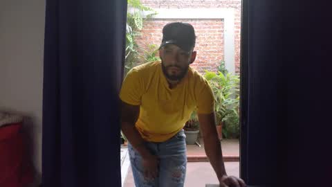 Snapshot of mike_savage3 chatting on 12-05-25, 12:36 Mike online show from 12-05-25, 12:36