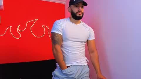 Snapshot of mike_savage3 chatting on 12-21-25, 12:23 Mike online show from 12-21-25, 12:23