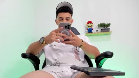 Snapshot of mikecooper_ chatting on 01-11-26, 01:32 Mike Cooper online show from 01-11-26, 01:32