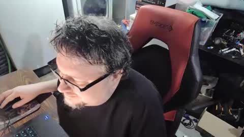 Snapshot of mikejws chatting on 10-26-25, 05:19 mikejws online show from 10-26-25, 05:19