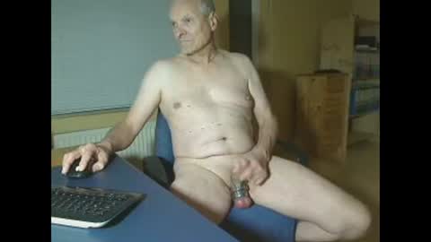 mikel19623 online show from 11-03-25, 04:19