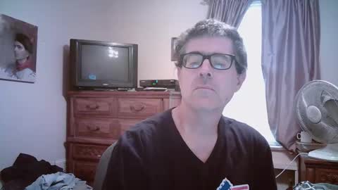 Snapshot of mikewulds chatting on 04-24-26, 11:07 Mike online show from 04-24-26, 11:07