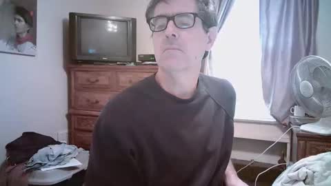 Snapshot of mikewulds chatting on 04-25-26, 02:14 Mike online show from 04-25-26, 02:14