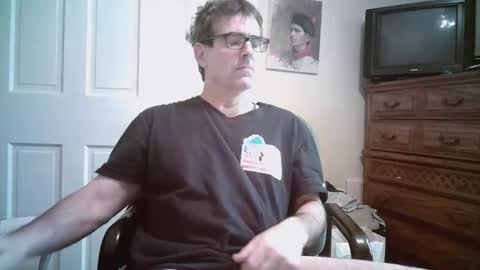 Snapshot of mikewulds chatting on 04-26-26, 02:26 Mike online show from 04-26-26, 02:26