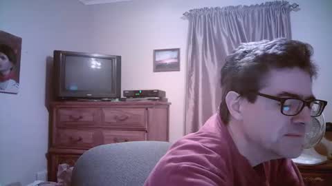 Snapshot of mikewulds chatting on 05-02-26, 02:16 Mike online show from 05-02-26, 02:16