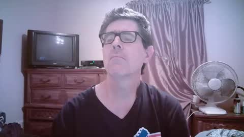 Snapshot of mikewulds chatting on 05-07-26, 02:17 Mike online show from 05-07-26, 02:17