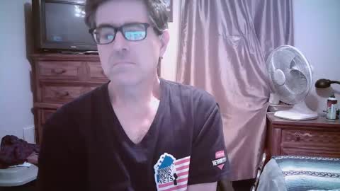 Snapshot of mikewulds chatting on 05-08-26, 02:17 Mike online show from 05-08-26, 02:17