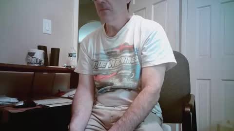 Snapshot of mikewulds chatting on 05-10-26, 01:49 Mike online show from 05-10-26, 01:49
