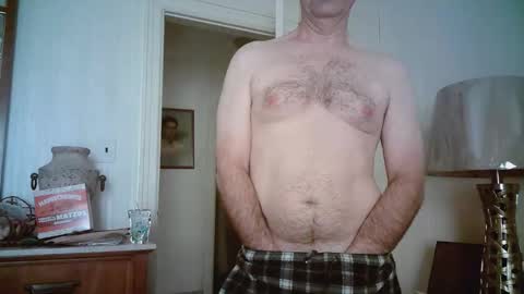 Snapshot of mikewulds chatting on 05-16-26, 12:04 Mike online show from 05-16-26, 12:04