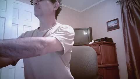 Snapshot of mikewulds chatting on 05-17-26, 02:31 Mike online show from 05-17-26, 02:31