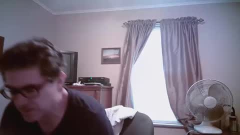 Snapshot of mikewulds chatting on 05-18-26, 11:21 Mike online show from 05-18-26, 11:21