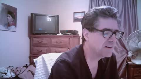 Snapshot of mikewulds chatting on 05-19-26, 02:07 Mike online show from 05-19-26, 02:07