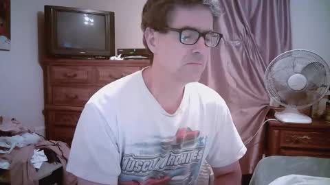 Snapshot of mikewulds chatting on 05-21-26, 02:07 Mike online show from 05-21-26, 02:07