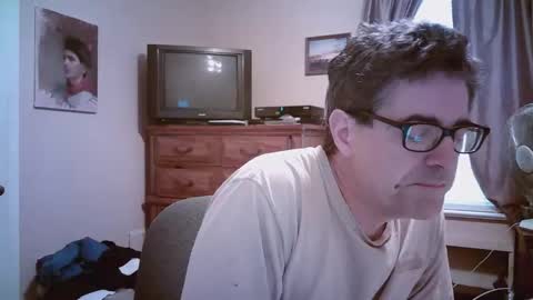 Snapshot of mikewulds chatting on 05-26-26, 11:34 Mike online show from 05-26-26, 11:34