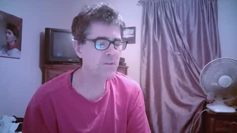 Snapshot of mikewulds chatting on 05-29-26, 02:42 Mike online show from 05-29-26, 02:42