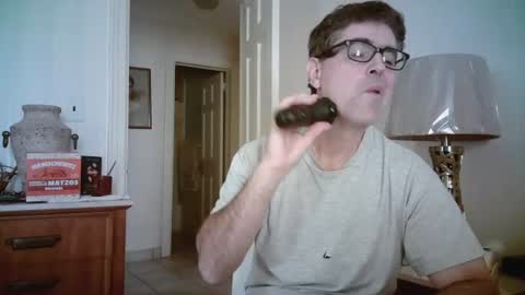 Snapshot of mikewulds chatting on 07-19-26, 01:26 Mike online show from 07-19-26, 01:26