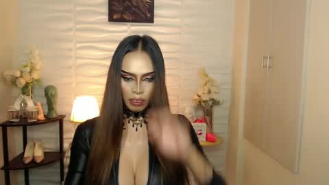 Snapshot of mikeyalawi03 chatting on 12-23-24, 03:01 Mistress MikeyAlawi online show from 12-23-24, 03:01