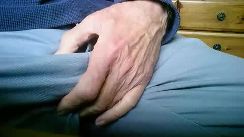 Snapshot of mikeybed chatting on 02-03-26, 12:54 mikeybed online show from 02-03-26, 12:54