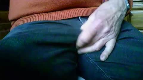 Snapshot of mikeybed chatting on 02-18-26, 10:55 mikeybed online show from 02-18-26, 10:55