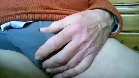 Snapshot of mikeybed chatting on 02-19-26, 11:06 mikeybed online show from 02-19-26, 11:06