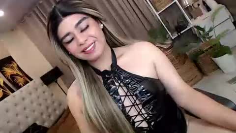Snapshot of mikha_sensual chatting on 02-13-26, 08:27 Theresa Luna online show from 02-13-26, 08:27